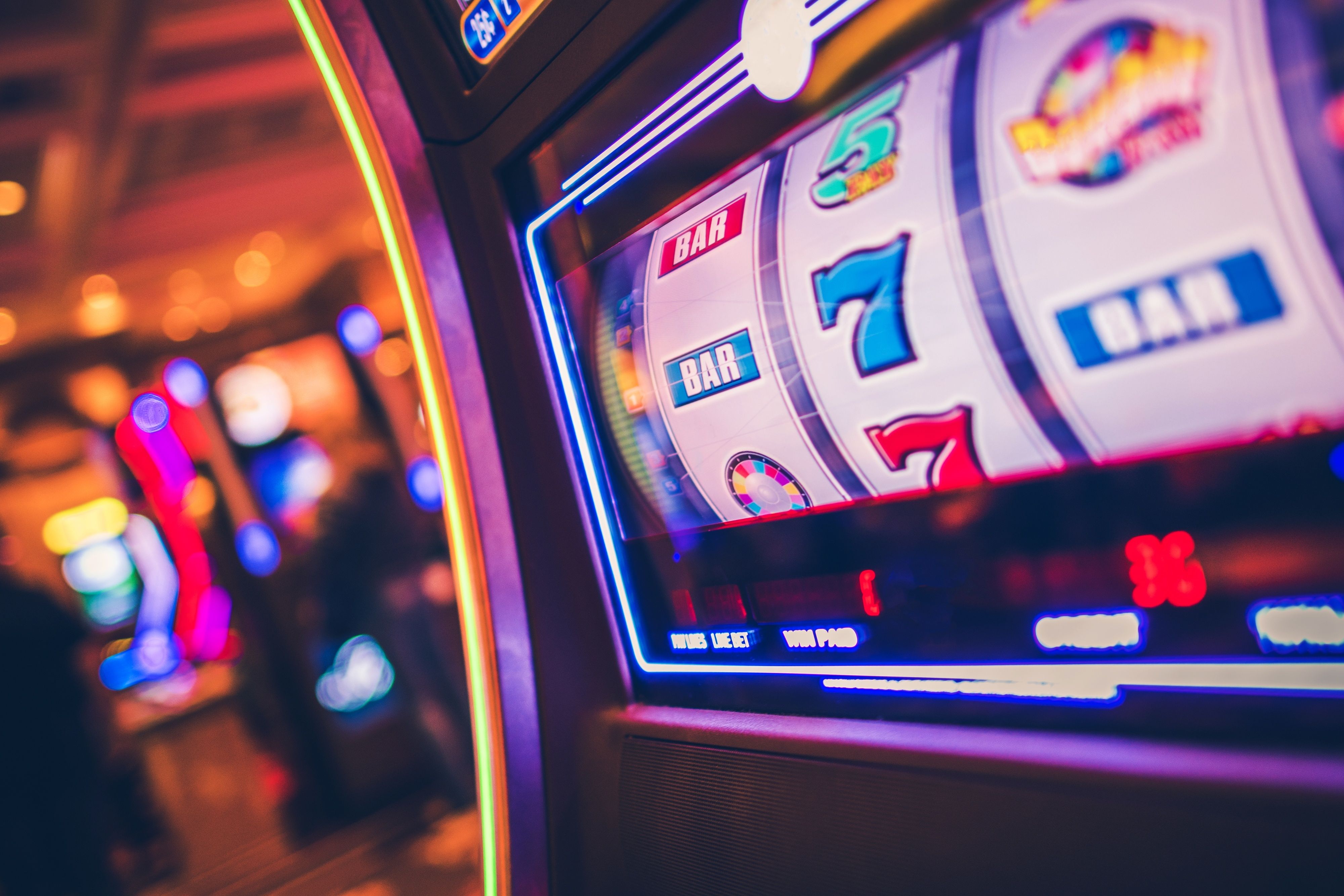 Cascading reels and expanding wilds Medusa II slot game interface on superligatoto login